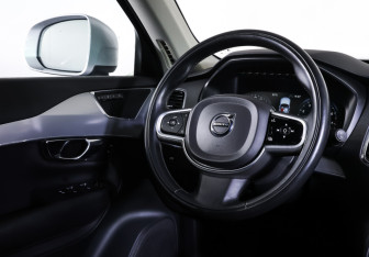 Подержанный автомобиль Volvo XC90 2019 года (14 фото)
