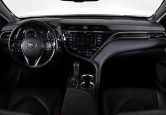 Подержанный автомобиль Toyota Camry Sedan 2019 года (13 фото)