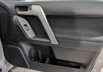 Подержанный автомобиль Toyota Land Cruiser Prado 2018 года (25 фото)