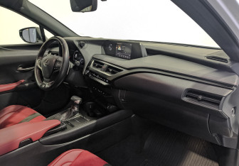Подержанный автомобиль Lexus UX 2020 года (13 фото)