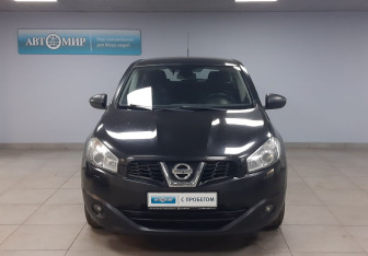 Подержанный автомобиль Nissan Qashqai 2013 года (2 фото)