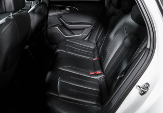 Подержанный автомобиль Audi A6 Sedan 2012 года (10 фото)