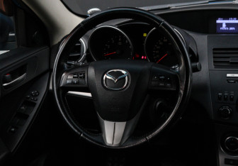 Подержанный автомобиль Mazda 3 Sedan 2011 года (11 фото)