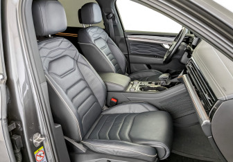 Подержанный автомобиль Volkswagen Touareg 2021 года (24 фото)