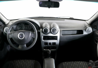 Подержанный автомобиль Renault Logan Sedan 2013 года (6 фото)