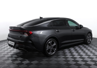 Подержанный автомобиль Kia K5 2021 года (5 фото)