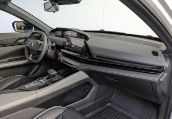 Подержанный автомобиль Changan UNI-V 2024 года (13 фото)