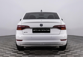 Подержанный автомобиль Volkswagen Jetta Sedan 2021 года (4 фото)
