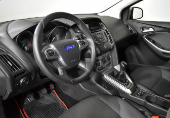 Подержанный автомобиль Ford Focus Sedan 2014 года (11 фото)