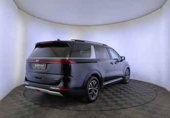 Подержанный автомобиль Kia Carnival 2021 года (5 фото)