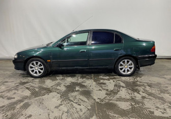 Подержанный автомобиль Toyota Avensis Sedan 1999 года (8 фото)