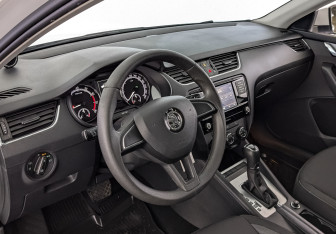 Подержанный автомобиль Skoda Octavia Liftback 2018 года (15 фото)
