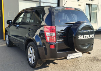 Подержанный автомобиль Suzuki Grand Vitara 2008 года (7 фото)