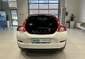 Подержанный автомобиль Volvo C30 2011 года (5 фото)