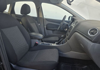 Подержанный автомобиль Ford Focus Hatchback 2010 года (10 фото)