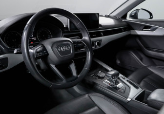 Подержанный автомобиль Audi A4 Sedan 2018 года (14 фото)