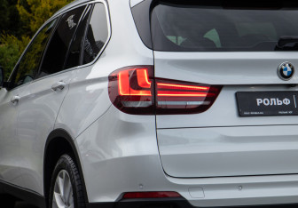 Подержанный автомобиль BMW X5 2017 года (23 фото)