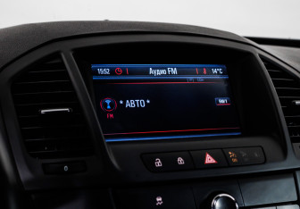 Подержанный автомобиль Opel Insignia Sedan 2010 года (15 фото)