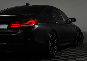 Подержанный автомобиль BMW M5 Sedan 2018 года (27 фото)