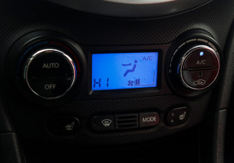 Подержанный автомобиль Hyundai Solaris Hatchback 2013 года (14 фото)