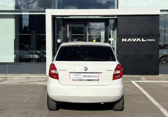 Подержанный автомобиль Skoda Fabia Hatchback 2013 года (6 фото)