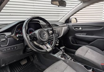 Подержанный автомобиль Kia Rio Hatchback 2021 года (15 фото)