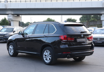 Подержанный автомобиль BMW X5 2014 года (7 фото)