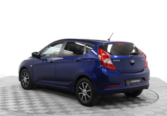 Подержанный автомобиль Hyundai Solaris Hatchback 2015 года (7 фото)