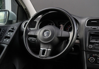 Подержанный автомобиль Volkswagen Golf Hatchback 2012 года (11 фото)