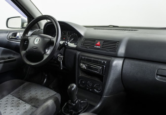 Подержанный автомобиль Skoda Octavia Liftback 2008 года (12 фото)