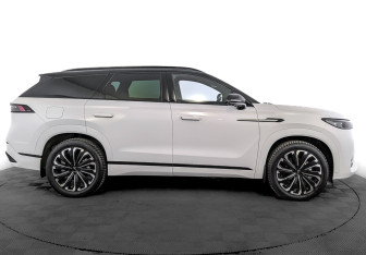 Подержанный автомобиль Jaecoo J8 2024 года (4 фото)