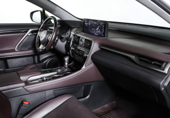 Подержанный автомобиль Lexus RX 2021 года (11 фото)