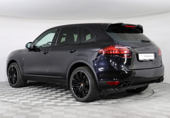 Подержанный автомобиль Porsche Cayenne 2012 года (7 фото)