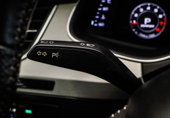 Подержанный автомобиль Audi Q7 2015 года (12 фото)