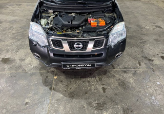 Подержанный автомобиль Nissan X-Trail 2013 года (17 фото)
