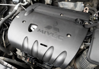 Подержанный автомобиль Mitsubishi Outlander 2017 года (9 фото)