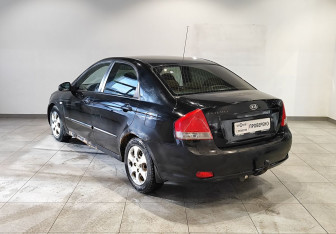 Подержанный автомобиль Kia Cerato Sedan 2008 года (7 фото)