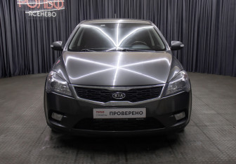 Подержанный автомобиль Kia Ceed Hatchback 2010 года (2 фото)