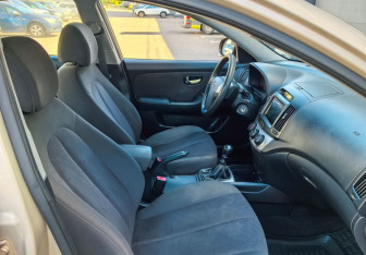 Подержанный автомобиль Hyundai Elantra Sedan 2010 года (11 фото)