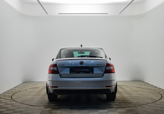 Подержанный автомобиль Skoda Octavia Liftback 2019 года (6 фото)