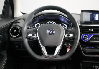 Подержанный автомобиль Changan Alsvin 2023 года (9 фото)