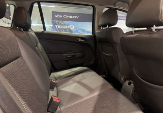 Подержанный автомобиль Opel Astra Wagon 2011 года (12 фото)