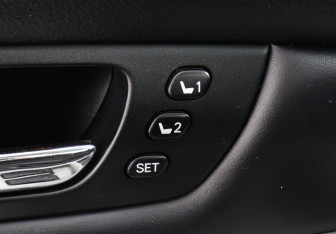 Подержанный автомобиль Lexus RX 2007 года (13 фото)