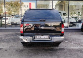 Подержанный автомобиль Nissan NP300 2010 года (7 фото)