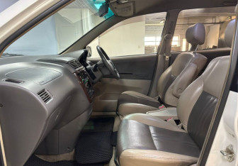 Подержанный автомобиль Toyota Gaia 1999 года (10 фото)