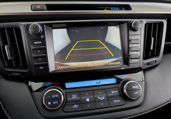 Подержанный автомобиль Toyota RAV4 2017 года (26 фото)