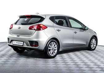 Подержанный автомобиль Kia Ceed Hatchback 2017 года (13 фото)