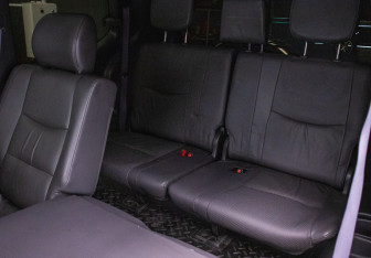 Подержанный автомобиль Toyota Land Cruiser Prado 2005 года (12 фото)