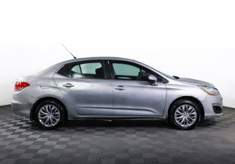 Подержанный автомобиль Citroen C4 Sedan 2013 года (4 фото)