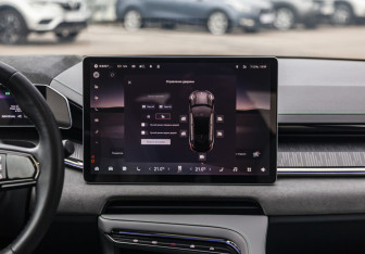 Подержанный автомобиль Zeekr 001 2023 года (18 фото)